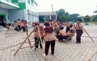Semangat Tak Pernah Padam, Pramuka MTsN 11 Indramayu Latihan Pionering
